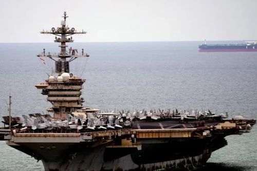 Vì sao tàu sân bay USS Abraham Lincoln hoen rỉ sau 250 ngày trên biển?