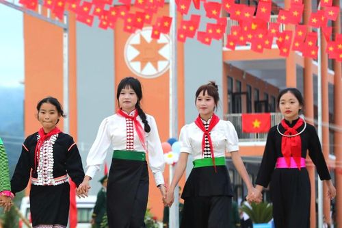Học sinh biên giới, hải đảo rộn ràng đón năm học mới