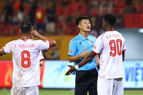 VAR giúp CLB Công an Hà Nội đánh bại Hà Tĩnh