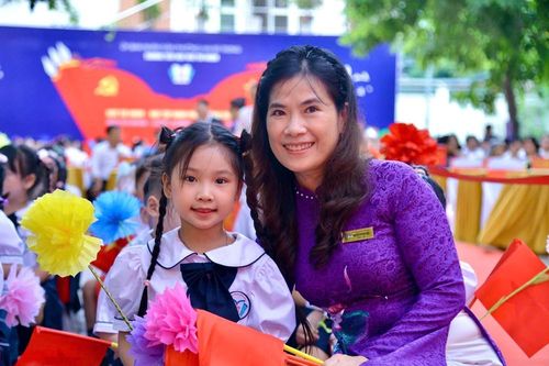 Học sinh cả nước hân hoan trong ngày khai giảng