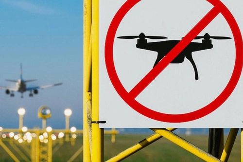 Drone liên tiếp uy hiếp đường bay: Một cú bấm, hàng trăm chuyến bay trả giá
