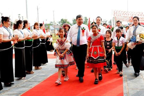 Phó Thủ tướng Thường trực Phạm Gia Túc dự khai giảng, khánh thành trường nội trú Thanh Nưa