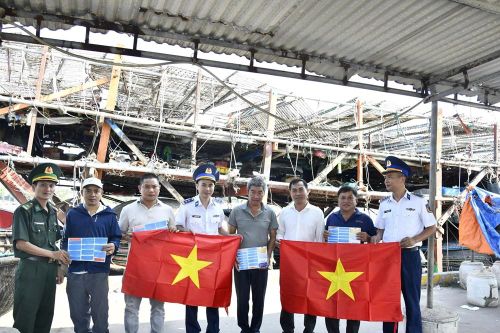 Tuyên truyền chống khai thác IUU đến tận tàu, tận nhà ngư dân