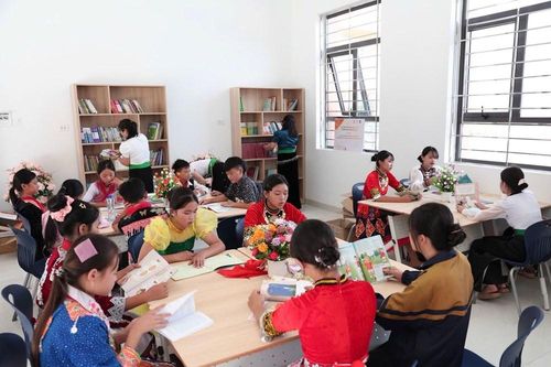 Đưa sách, điện ảnh về phục vụ học sinh vùng cao Điện Biên