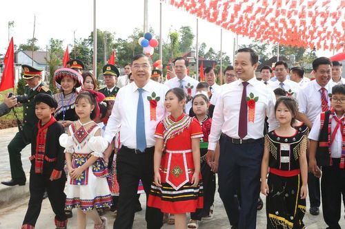 Phó Thủ tướng Thường trực Phạm Gia Túc dự Lễ khai giảng năm học mới tại Điện Biên