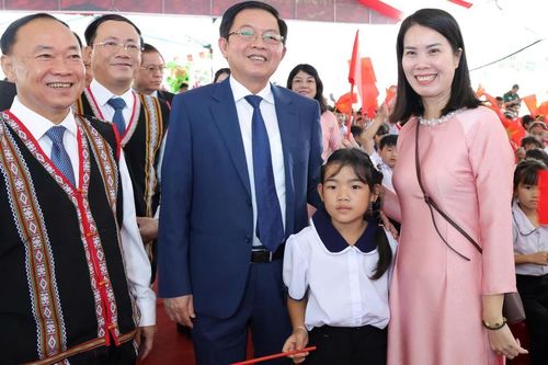 Phó Thủ tướng Hồ Quốc Dũng dự khánh thành trường nội trú liên cấp tại xã Ia Púch, Gia Lai