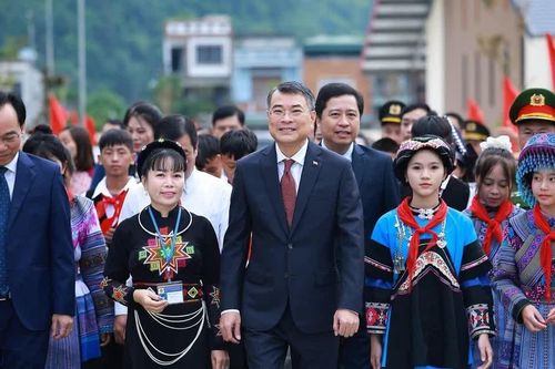 [Live] Đồng loạt khai giảng năm học mới và khánh thành trường phổ thông nội trú liên cấp trên cả nước