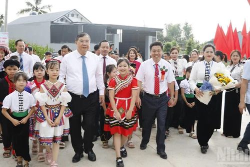 Phó Thủ tướng Thường trực Chính phủ Phạm Gia Túc dự lễ khai giảng và lễ khánh thành Trường phổ thông nội trú liên cấp Thanh Nưa, tỉnh Điện Biên
