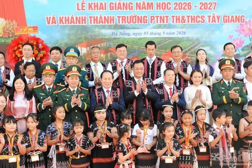 Trang trọng lễ khai giảng và khánh thành Trường phổ thông nội trú Tiểu học và Trung học cơ sở Tây Giang