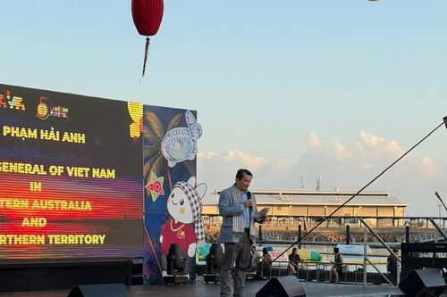 Gần 5000 người tham gia Lễ hội Đèn lồng-Hoa đăng Việt Nam tại Australia