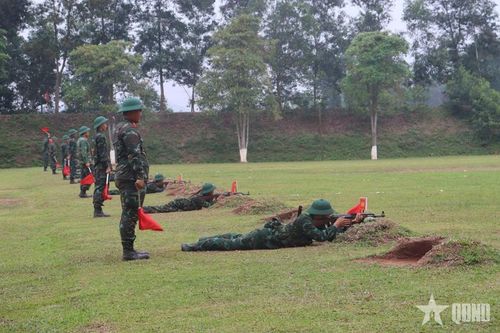 Chiến sĩ viết: Nụ cười trên thao trường
