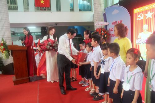 Hơn 1.700 học sinh Trường Tiểu học Trần Cao Vân hào hứng trong ngày khai giảng năm học mới 2026-2027