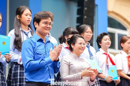 Những món quà đặc biệt trong ngày khai giảng của học sinh ba miền