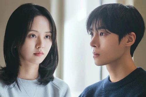 Màn 'phản ứng hóa học' hơn cả mong đợi của Kim So Hyun và Choo Young Woo
