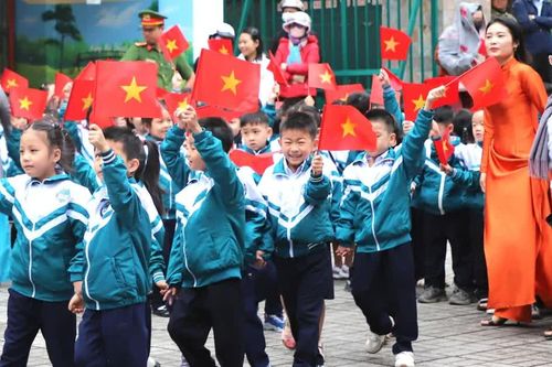 Rộn ràng ngày khai trường ở Tây Nguyên, Nam Trung bộ và Đông Nam bộ