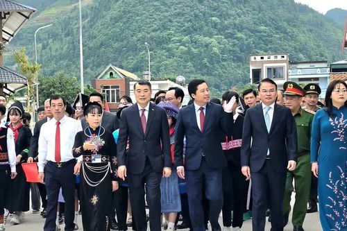 Khánh thành các trường nội trú liên cấp vùng biên trong ngày khai giảng