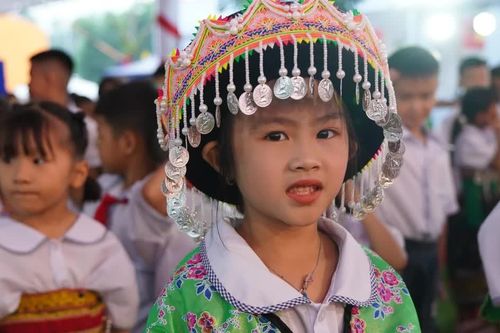 Hình ảnh rạng rỡ của học sinh vùng biên xứ Thanh trong ngày khai giảng