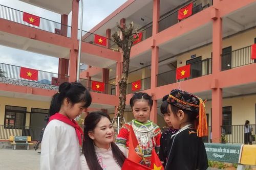Cô và trò trường nội trú vùng biên Tuyên Quang hào hứng đón năm học mới