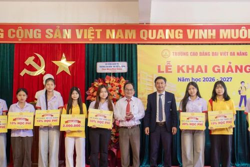 Trường Cao đẳng Đại Việt Đà Nẵng trao hàng trăm học bổng, sẵn sàng hành trình mới