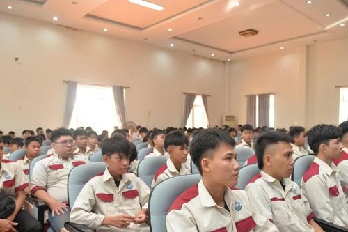Trường Cao đẳng Kỹ nghệ Dung Quất khai giảng năm học mới