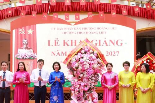 'Siêu trường' đông học sinh nhất Thủ đô chào đón năm học mới