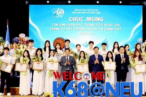 Gần 9.000 tân sinh viên ĐH Kinh tế quốc dân tham dự Lễ khai giảng
