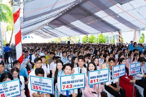 Trường Đại học Đồng Tháp tiếp nhận hơn 2 tỷ đồng học bổng nhân dịp khai giảng