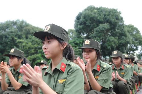 Mở cánh cửa tương lai cho học sinh vùng khó