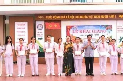 Hơn 8,5 tỷ đồng tiếp sức học sinh khó khăn đầu năm học mới tại Tuyên Quang