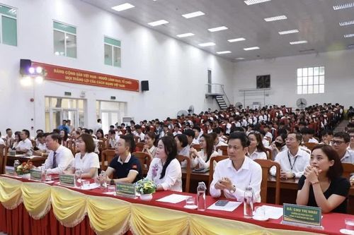 Trường Đại học Công nghệ Kỹ thuật Hưng Yên khai giảng năm học mới