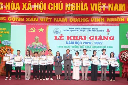 Trường ĐH Kỹ thuật - Công nghệ Cần Thơ khai giảng năm học, đón hơn 1.700 tân SV