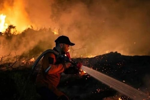 Indonesia rải 8 tấn muối tạo mưa, ứng phó cháy rừng ở Sumatra