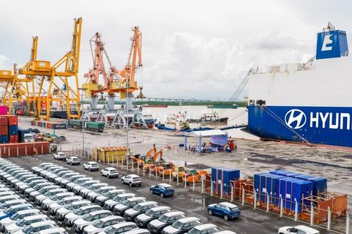 Ô tô nhập khẩu tụt dốc, xe lắp ráp trong nước ngược dòng tăng trưởng