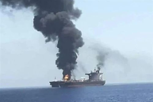 Tàu chở dầu Iran bị tên lửa Mỹ bắn trúng gần đảo Kharg