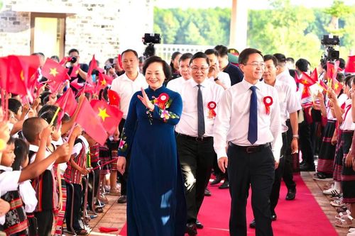 Phó Thủ tướng Phạm Thị Thanh Trà dự lễ khai giảng, khánh thành trường nội trú tại vùng biên giới Huế