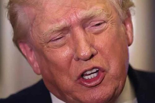 28 phút nghẹt thở chứng kiến ông Trump thoát hiểm bằng xe chở suất ăn