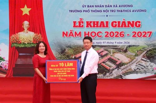 Thầy trò trường nội trú vùng biên Đà Nẵng nhận quà của Tổng Bí thư, Chủ tịch nước Tô Lâm