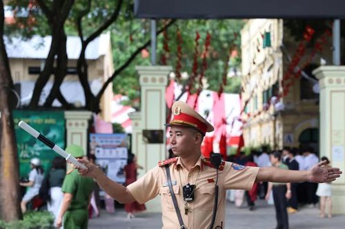 Đường phố Hà Nội thông thoáng trong khai giảng