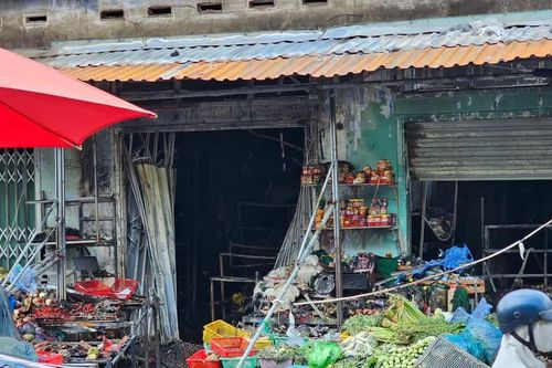 Cháy nhà ở TPHCM, người chồng tử vong, vợ con bị thương