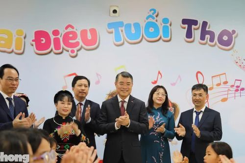 Hình ảnh Thủ tướng kiểm tra, trải nghiệm tại ngôi trường nội trú hiện đại ở tỉnh Lào Cai
