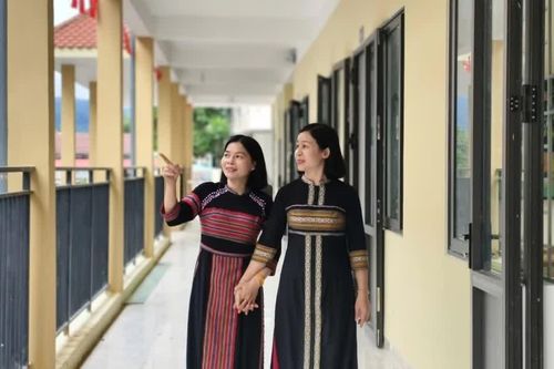 Từ những cung đường xa xôi đến mái trường mới nơi biên giới