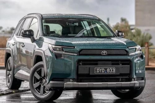 SUV bán chạy nhất của Toyota sắp có đối thủ mới
