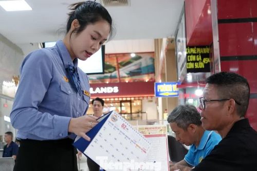 Bán vé tàu Tết: Vì sao khách đến ga mua thưa thớt?