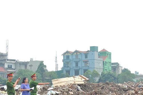Khởi tố 5 đối tượng đổ trộm hàng nghìn tấn phế thải thi công Vành đai 2.5 và cải tạo sông Kim Ngưu