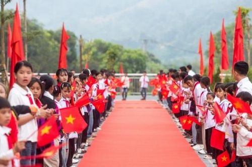 Niềm vui nơi ngôi trường mới giữa núi rừng Phong Thổ