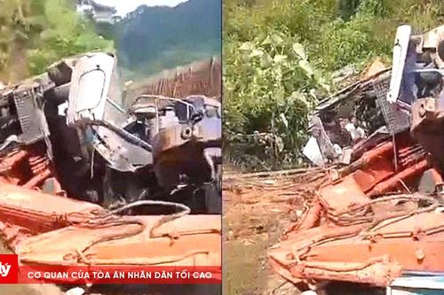 Nghệ An: Xe tải chở máy múc lật đè xe máy, 2 người tử vong