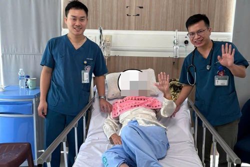 Tái thông mạch máu não cứu cụ bà 100 tuổi đột quỵ
