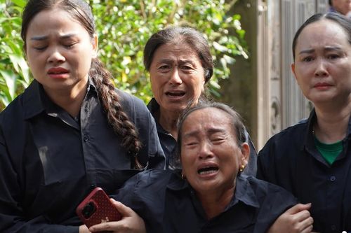 Vụ án mạng ở Đồng Nai: Người thân khóc nghẹn đón linh cữu con cháu về Nghệ An