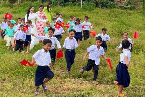 Lễ khai giảng của 3 cô giáo và 38 học sinh từng xôn xao mạng xã hội 7 năm trước