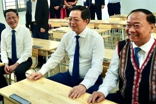 Phó Thủ tướng: Tạo mọi điều kiện đưa con em các xã biên giới có chỗ học tốt nhất